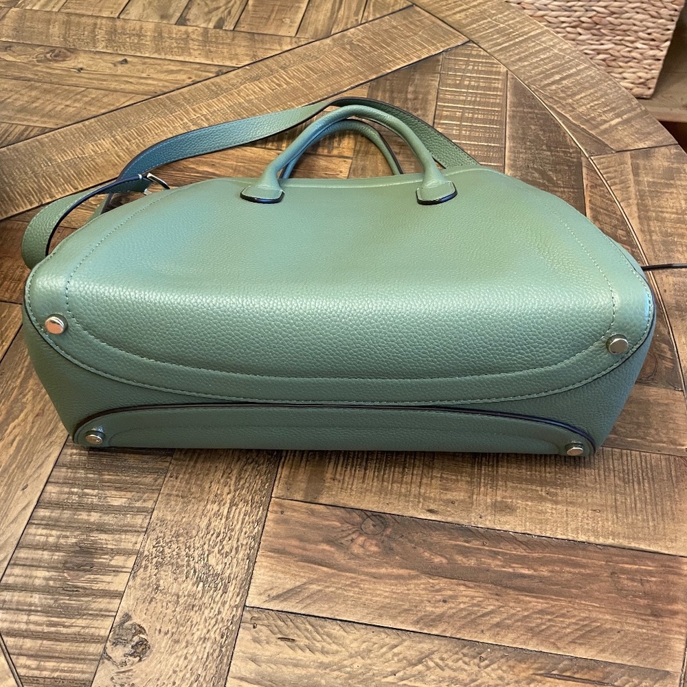 Kate Spade Spring 2022 - Picture 3 of 4